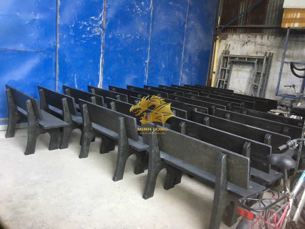 Ghế đá hoa cương màu đen Campuchia